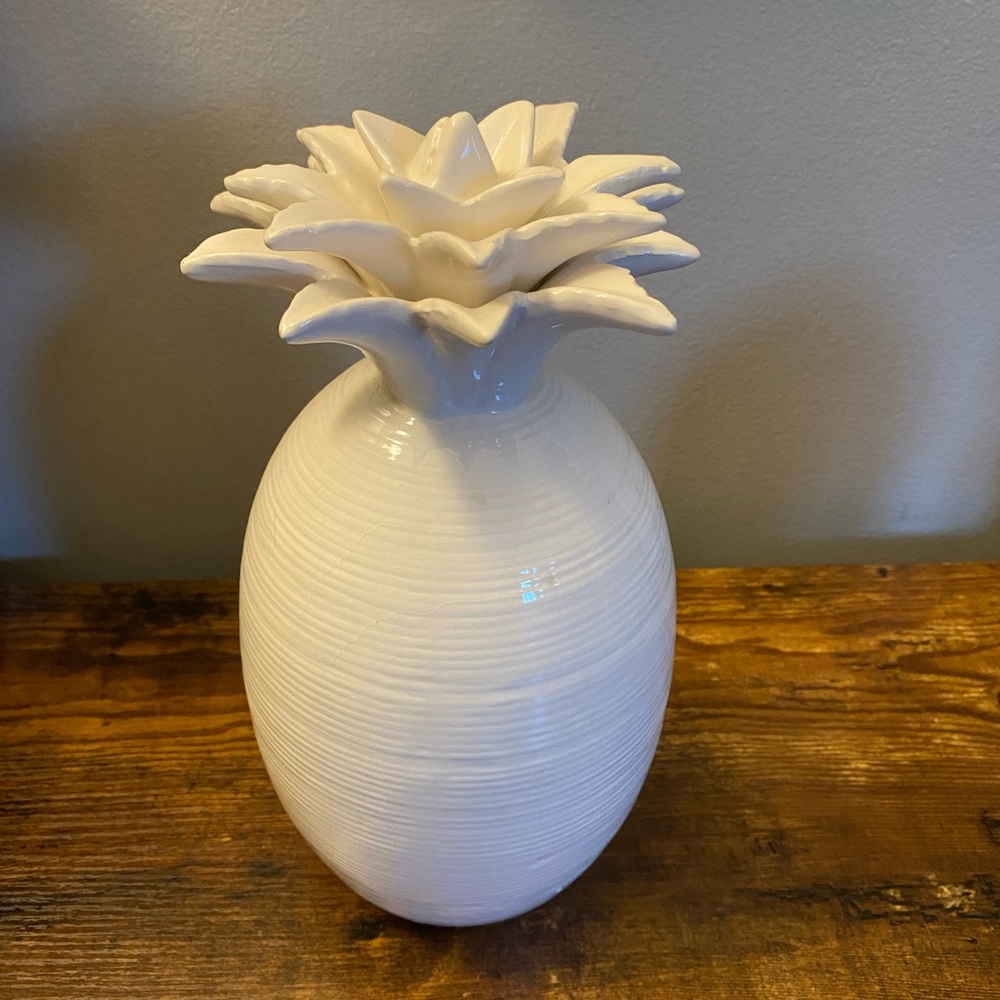 White Pineapple Home Decor